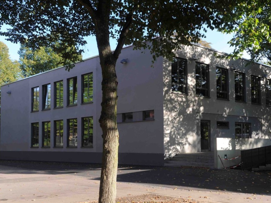 Erweiterungsbau der Grundschule St. Arnual - hier findet u.a. die Nachmittagsbetreuung statt Erweiterungsbau der Grundschule St. Arnual - hier findet u.a. die Nachmittagsbetreuung statt