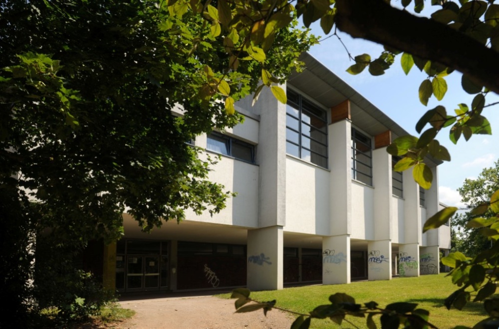 Ansichten der Grundschule Wallenbaum Ansichten der Grundschule Wallenbaum