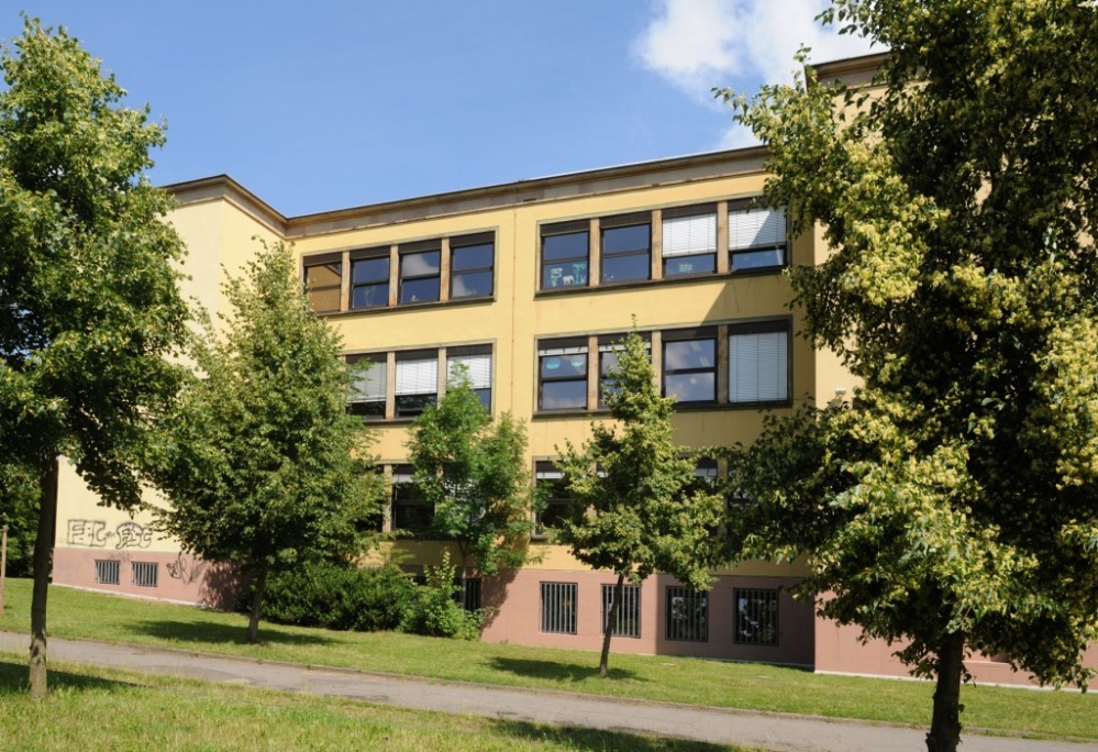 Ansichten der Grundschule Wallenbaum Ansichten der Grundschule Wallenbaum
