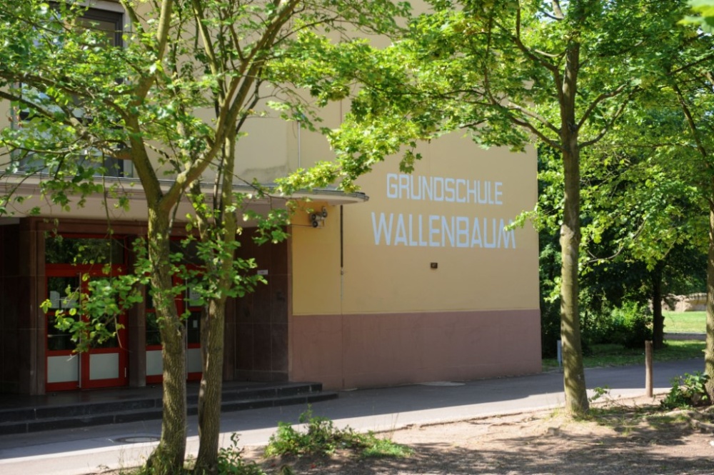 Ansichten der Grundschule Wallenbaum Ansichten der Grundschule Wallenbaum