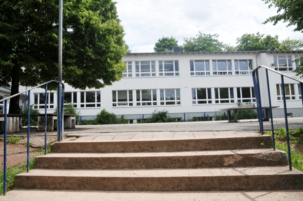 Das Gebäude der Grundschule Bübingen in Bübingen Das Gebäude der Grundschule Bübingen in Bübingen