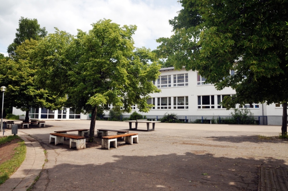 Das Gebäude der Grundschule Bübingen in Bübingen Das Gebäude der Grundschule Bübingen in Bübingen