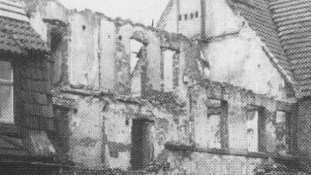 Zerbombte Häuser auf dem Rodenhof Zerbombte Häuser auf dem Rodenhof