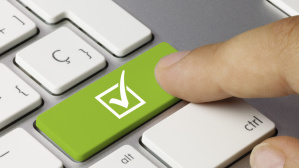 Tastatur mit grünem Symbol (Foto: Momius_Fotolia.com)