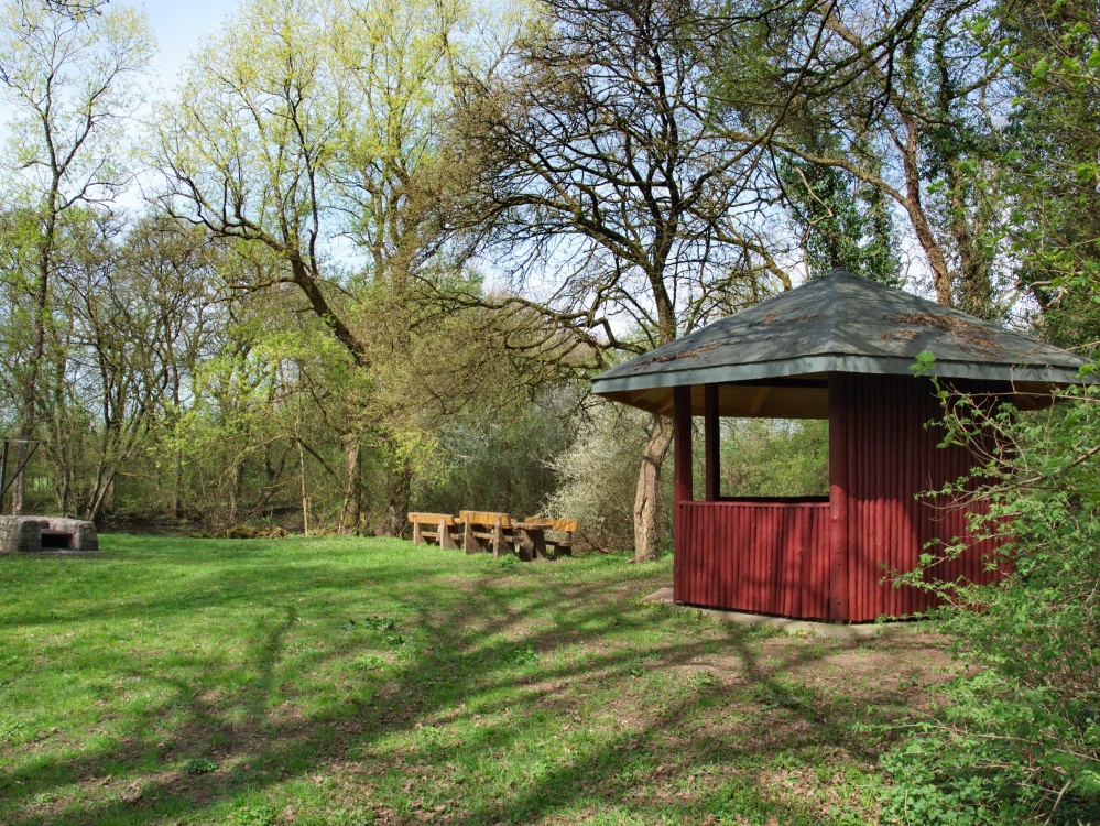 Grillhütte Hahnbüch (Foto: Ralf Blechschmidt) Grillhütte Hahnbüch (Foto: Ralf Blechschmidt)