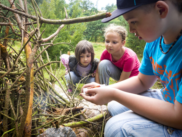 Kinder auf dem Abenteuerspielplatz (Foto: fotoyou/fotolia) Kinder auf dem Abenteuerspielplatz (Foto: fotoyou/fotolia)
