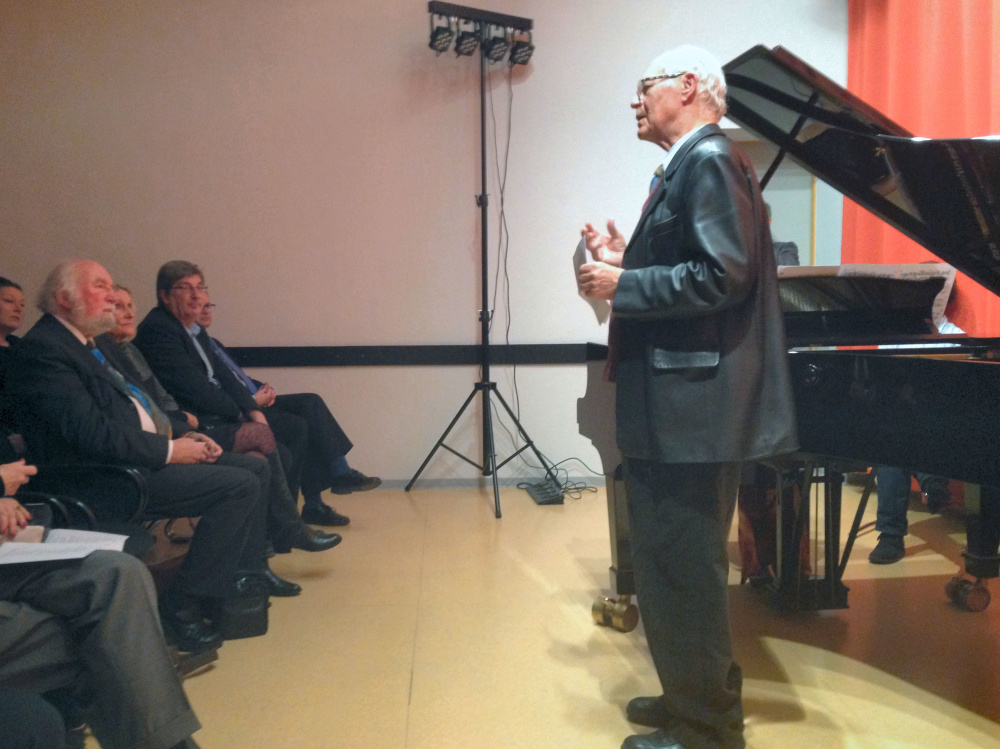 Tzvi Avni am 12. Januar 2016 bei einem Konzert der Musikschule Tzvi Avni am 12. Januar 2016 bei einem Konzert der Musikschule
