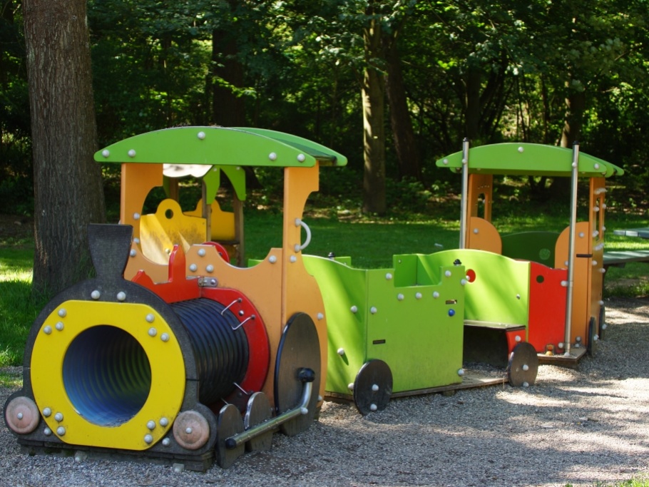 Spielplatz im Deutsch-Französischen Garten Spielplatz im Deutsch-Französischen Garten