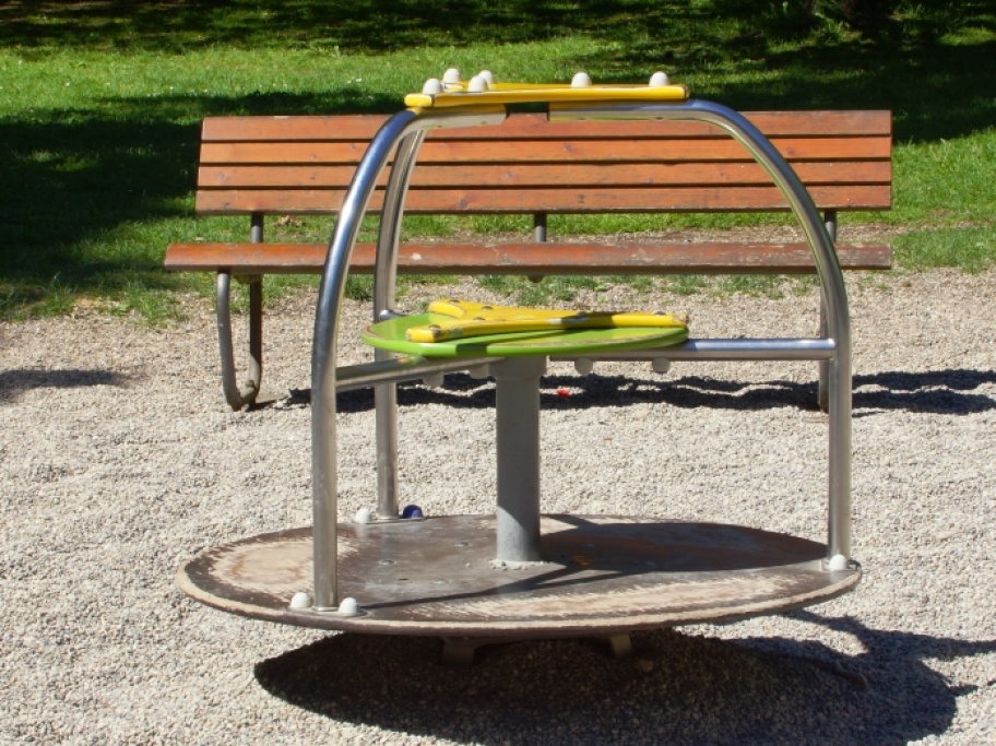 Spielplatz im Deutsch-Französischen Garten Spielplatz im Deutsch-Französischen Garten