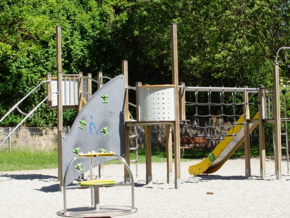 Spielplatz im Deutsch-Französischen Garten Spielplatz im Deutsch-Französischen Garten