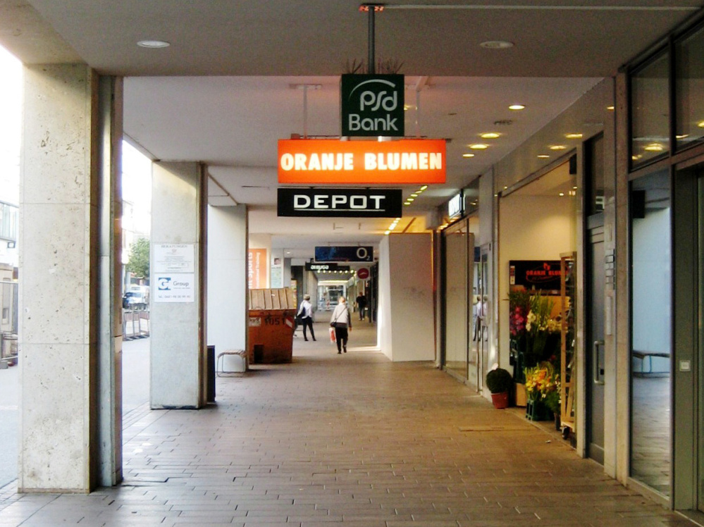 Durchlässige Kolonnaden heute in der Bahnhofstraße Durchlässige Kolonnaden heute in der Bahnhofstraße