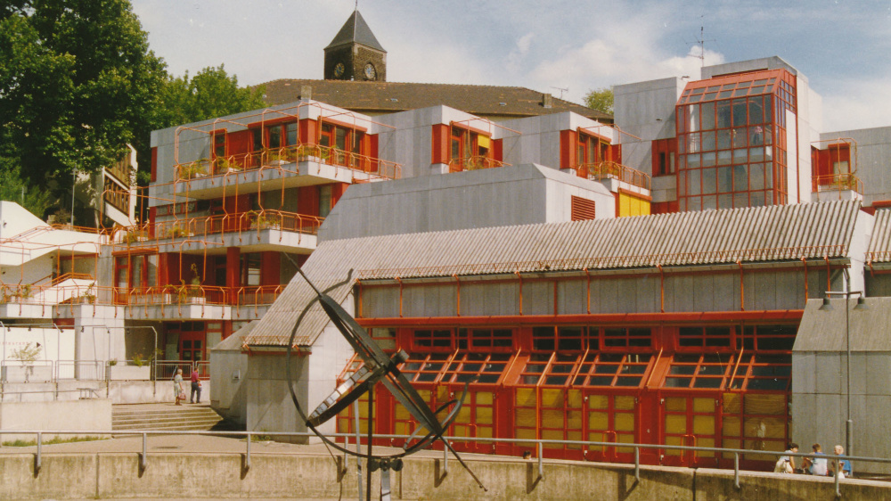 1980er Jahre Bürgerhaus Burbach Stadtarchiv: Burbacher Gold / Burbacher Promenaden: 1980er Jahre Bürgerhaus Burbach (StA SB V61.2-D LB 733-25)