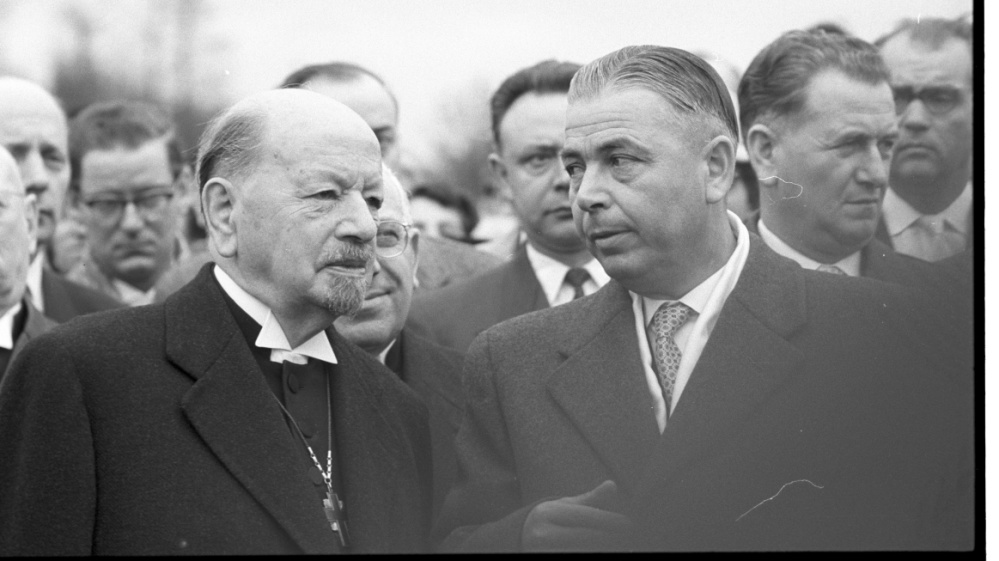 Ministerpräsident Franz-Josef Röder und Bischof Otto Dibelius Ministerpräsident Franz-Josef Röder und Bischof Otto Dibelius