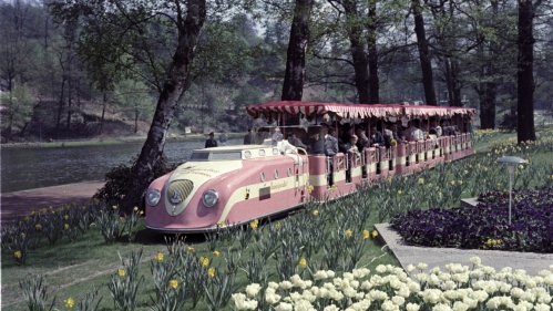 Die Kleinbahn im Deutsch-Französischen-Garten Die Kleinbahn im DFG