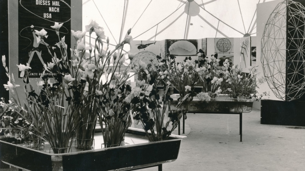 Im Inneren des Fuller-Domes fanden Ausstellungen sowie Musik- und Filmvorführungen statt. Musik- und Filmvorführungen im Fuller-Dome