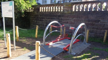 Rollstuhlschaukel am Staden Image