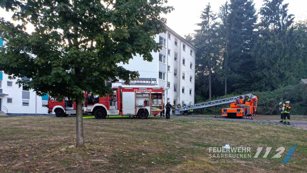 Brand von Unrat an Gebäude Brand von Unrat an Gebäude