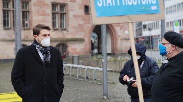 OB Conradt mit Vertretern des Friedensnetzes Saar Image