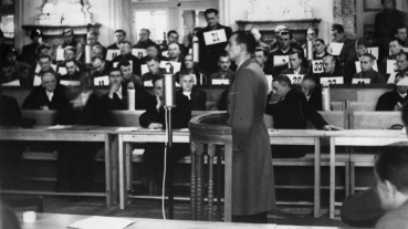 Rastatter Prozesse, Zeuge bei Aussage, Rastatt Dez. 1946 (BArch, Bild 183-V02833, o. Ang. (Quelle: Bundesarchiv) Image