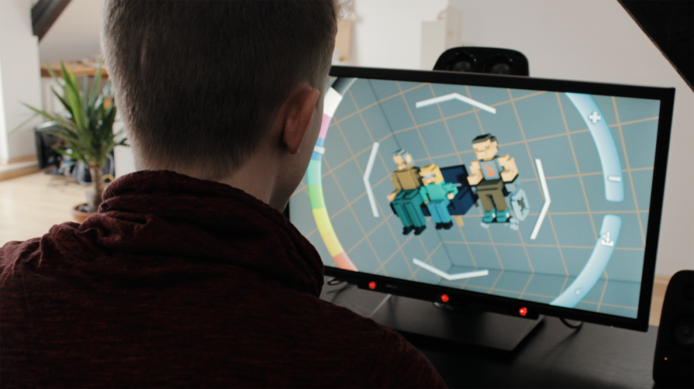 Eye Build It Creator - User bei der kreativen Arbeit vorm Bildschirm Eye Build It Creator - User bei der kreativen Arbeit vorm Bildschirm