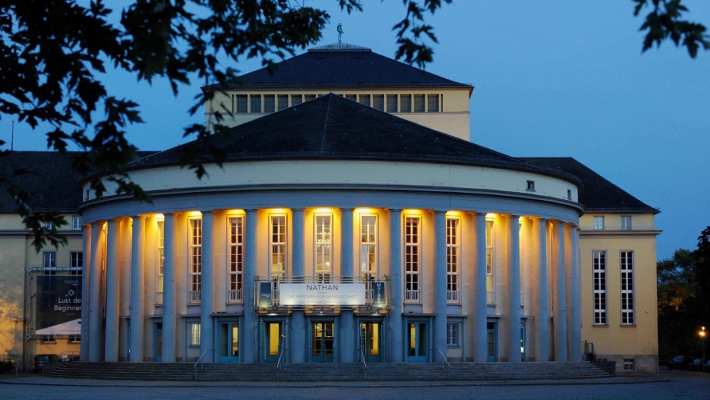 Freunde des klassischen Schauspiels und der Oper als auch Anhänger der freien Szene finden in Saarbrücken ein facettenreiches Bühnenprogramm. Freunde des klassischen Schauspiels und der Oper als auch Anhänger der freien Szene finden in Saarbrücken ein facettenreiches Bühnenprogramm.