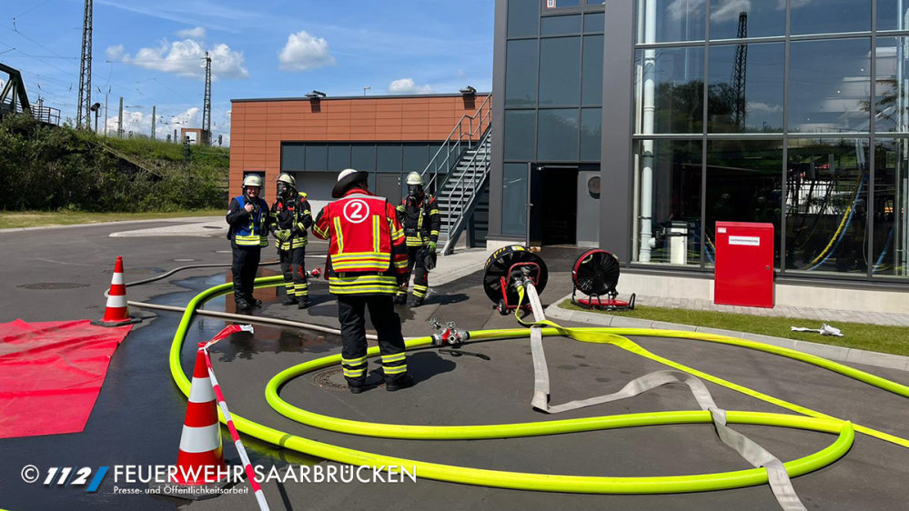 Gefahrguteinsatz - 200 Liter Natronlauge ausgelaufen Gefahrguteinsatz - 200 Liter Natronlauge ausgelaufen