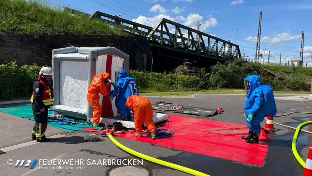 Gefahrguteinsatz - 200 Liter Natronlauge ausgelaufen Gefahrguteinsatz - 200 Liter Natronlauge ausgelaufen
