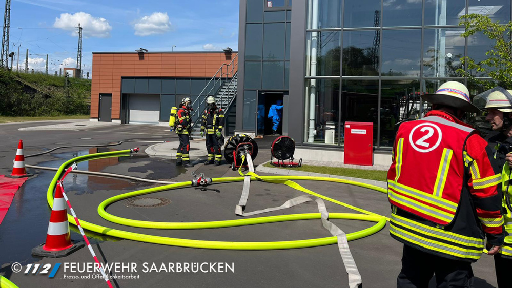 Gefahrguteinsatz - 200 Liter Natronlauge ausgelaufen Gefahrguteinsatz - 200 Liter Natronlauge ausgelaufen