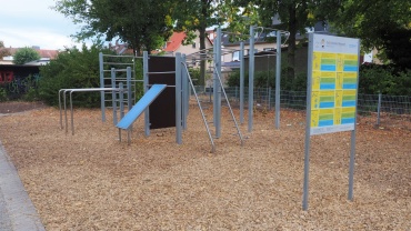Calisthenics-Anlage auf dem Spielplatz Image