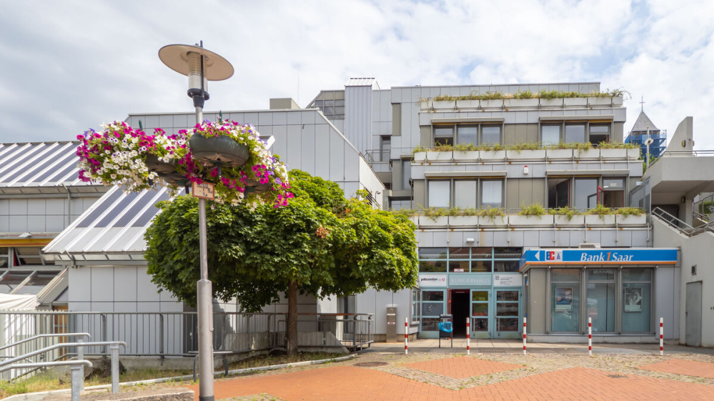 Außenansicht des Bürgerhauses in Burbach. Außenansicht des Bürgerhauses in Burbach