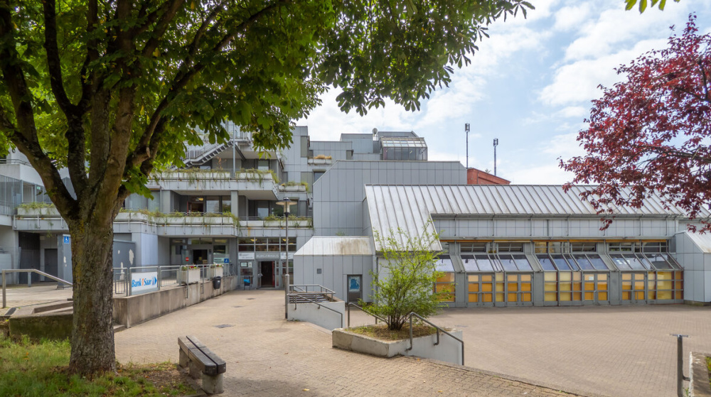 Außenansicht des Bürgerhauses in Burbach. Außenansicht des Bürgerhauses in Burbach
