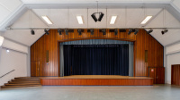 Bühne im Saal der Turnhalle in Brebach Saal der Turnhalle in Brebach