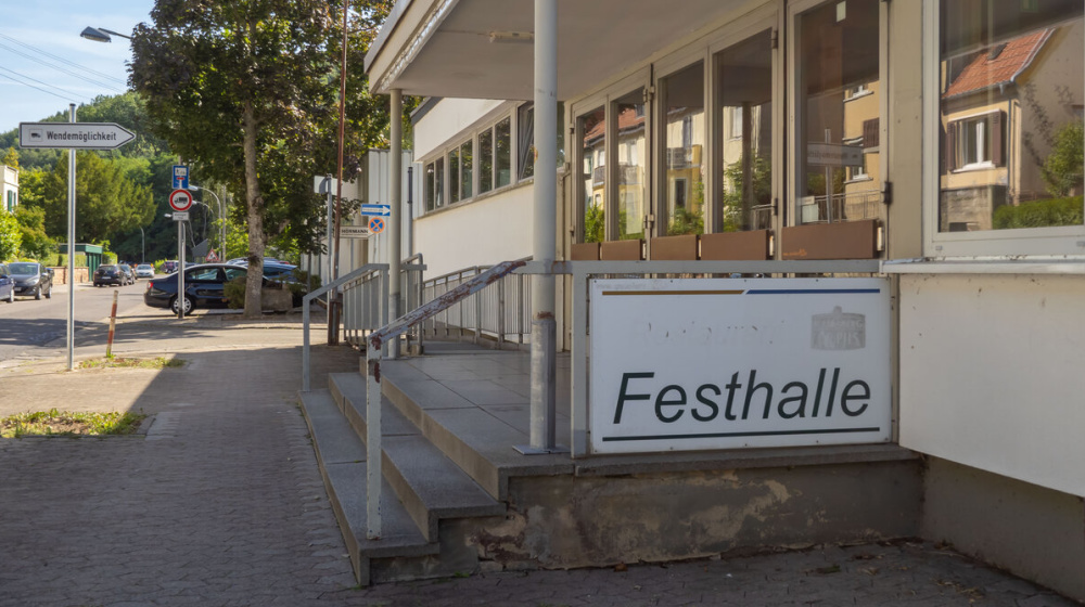 Außenansicht der Festhalle Schafbrücke Außenansicht der Festhalle Schafbrücke