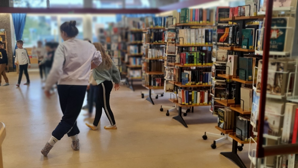Tanzprojekt Bücher bewegen Tanzpädagogin mit Kindern