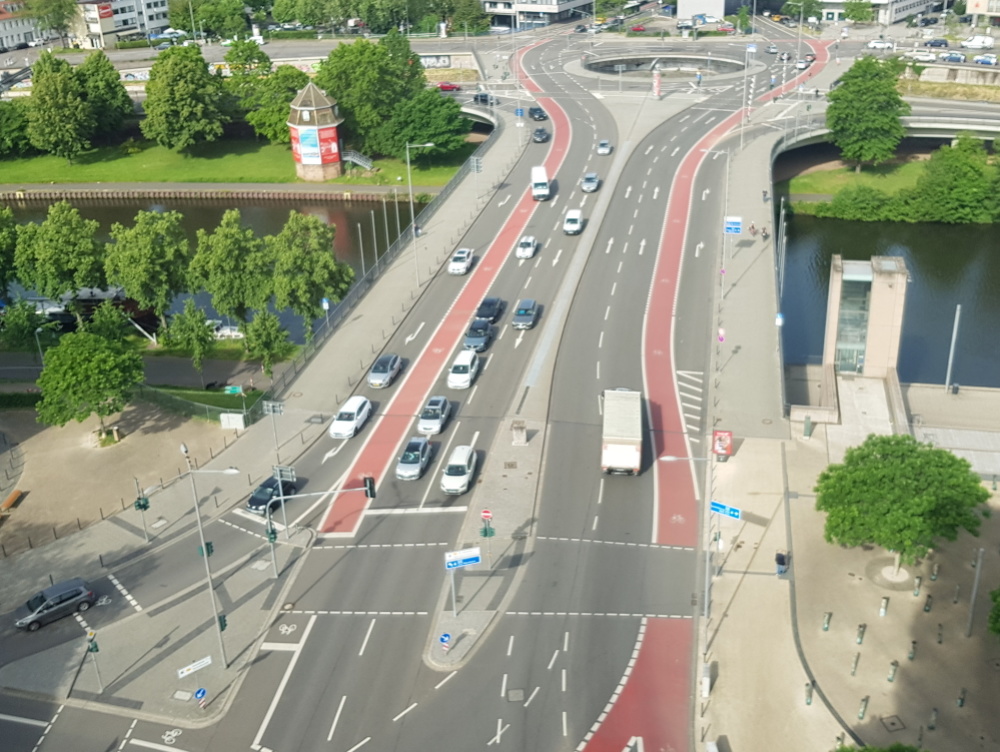 Radstreifen Wilhelm-Heinrich-Brücke Radstreifen Wilhelm-Heinrich-Brücke