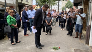 OB Conradt mit Gästen bei der Stolperstein-Verlegung Image