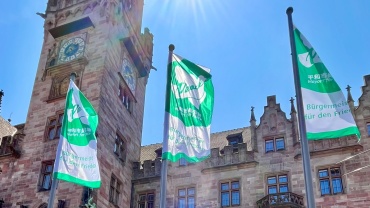 „Mayors for Peace“-Flagge: Landeshauptstadt setzt Zeichen gegen Atomwaffen Image