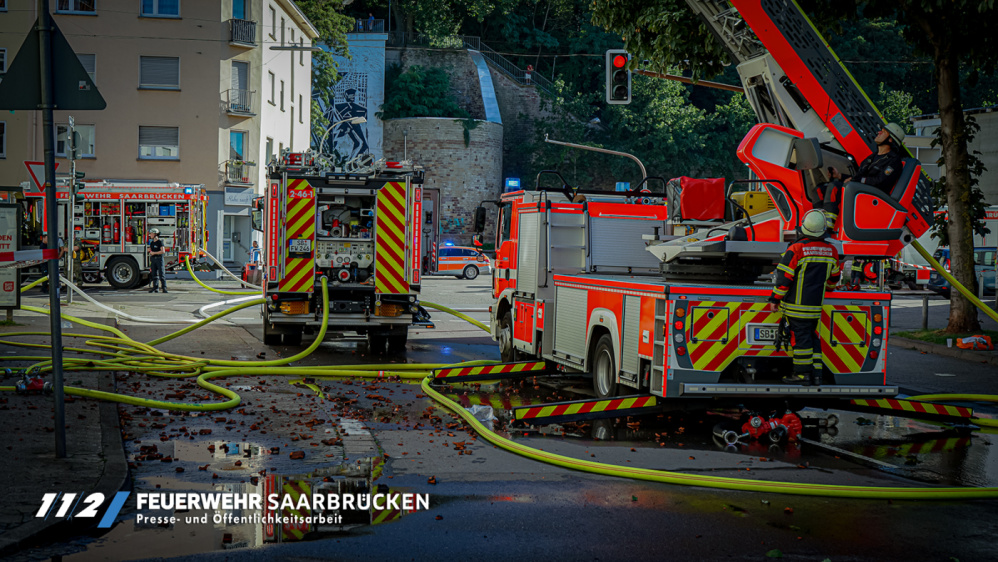 Einsatz Dachstuhlbrand in Alt-Saarbrücken Einsatz Dachstuhlbrand in Alt-Saarbrücken