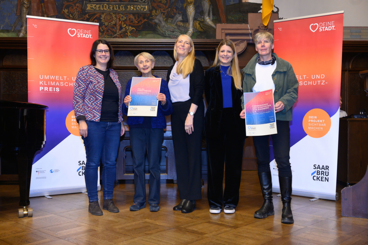 Helga Ehretsmann und Förderverein der städtischen KITA Eschberg e.V. Helga Ehretsmann und Förderverein der städtischen KITA Eschberg e.V.