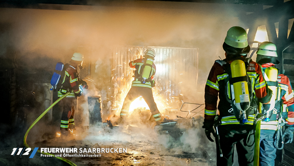 Einsatzbilder - Brand Garagenkomplex in Bischmisheim Einsatzbilder - Brand Garagenkomplex in Bischmisheim