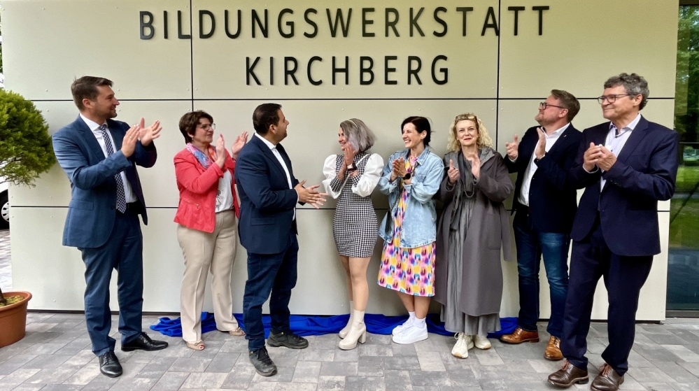 Oberbürgermeister Uwe Conradt bei der Eröffnung der Bildungswerkstatt Kirchberg Oberbürgermeister Uwe Conradt bei der Eröffnung der Bildungswerkstatt Kirchberg