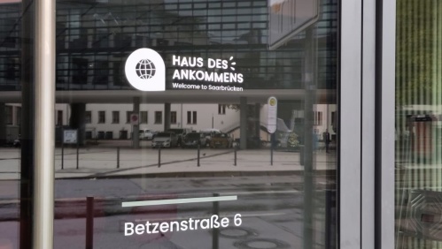 Haus des Ankommens Tür Eingangstür zum Haus des Ankommens