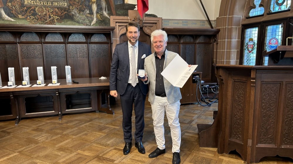 Bernhard Leonardy mit OB Conradt Bernhard Leonardy mit OB im Rathausfestsaal