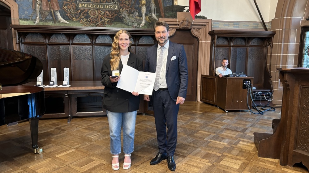 Charlotte Pfitzner mit OB Conradt Charlotte Pfitzner mit OB im Rathausfestsaal