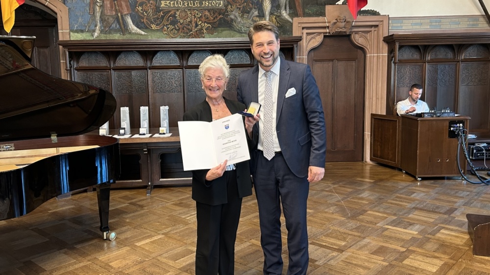 Roswitha Mohr mit OB Conradt Roswitha Mohr mit OB Conradt im Rathausfestsaal