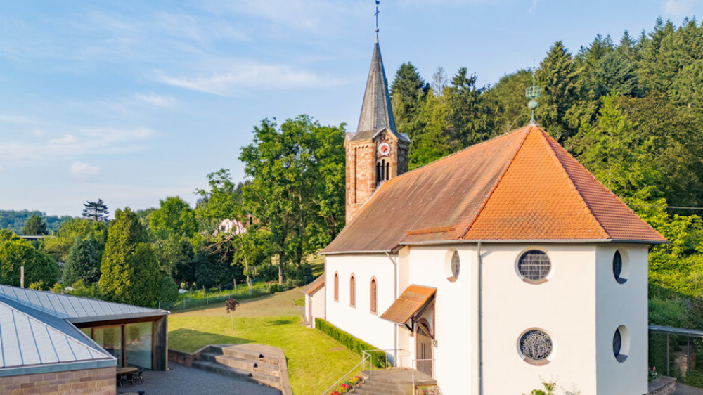 Evangelische Kirche Scheidt Kleine Kirche am Waldrand
