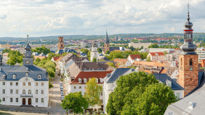 Altes Rathaus am Schlossplatz Stadtüberblick mit vielen Kirchen