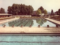 Schwimmerbecken mit Startblöcken im Deutschmühlenbad um 1960