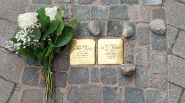 Stolpersteinverlegung in Erinnerung an Sigmund und Klara Baum in Brebach Image
