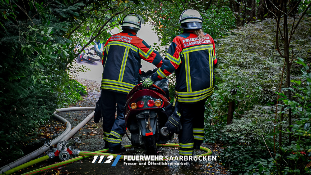 Einsatzbilder - Dachstuhlbrand in Dudweiler - Am Steinbruch Einsatzbilder - Dachstuhlbrand in Dudweiler - Am Steinbruch
